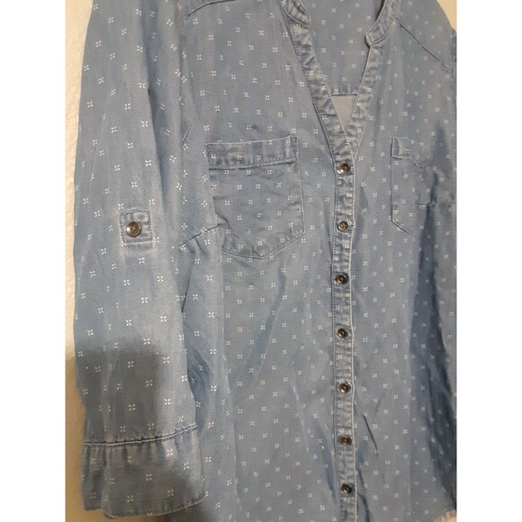 Torrid Denim Chambray Button Down White Dot Pattern Long Sleeve Top Size 1 - Picture 3 of 9